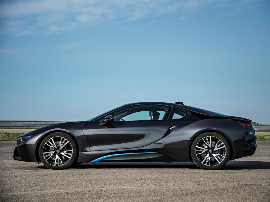  BMW i8 2014 года  (фото 12 из 180)